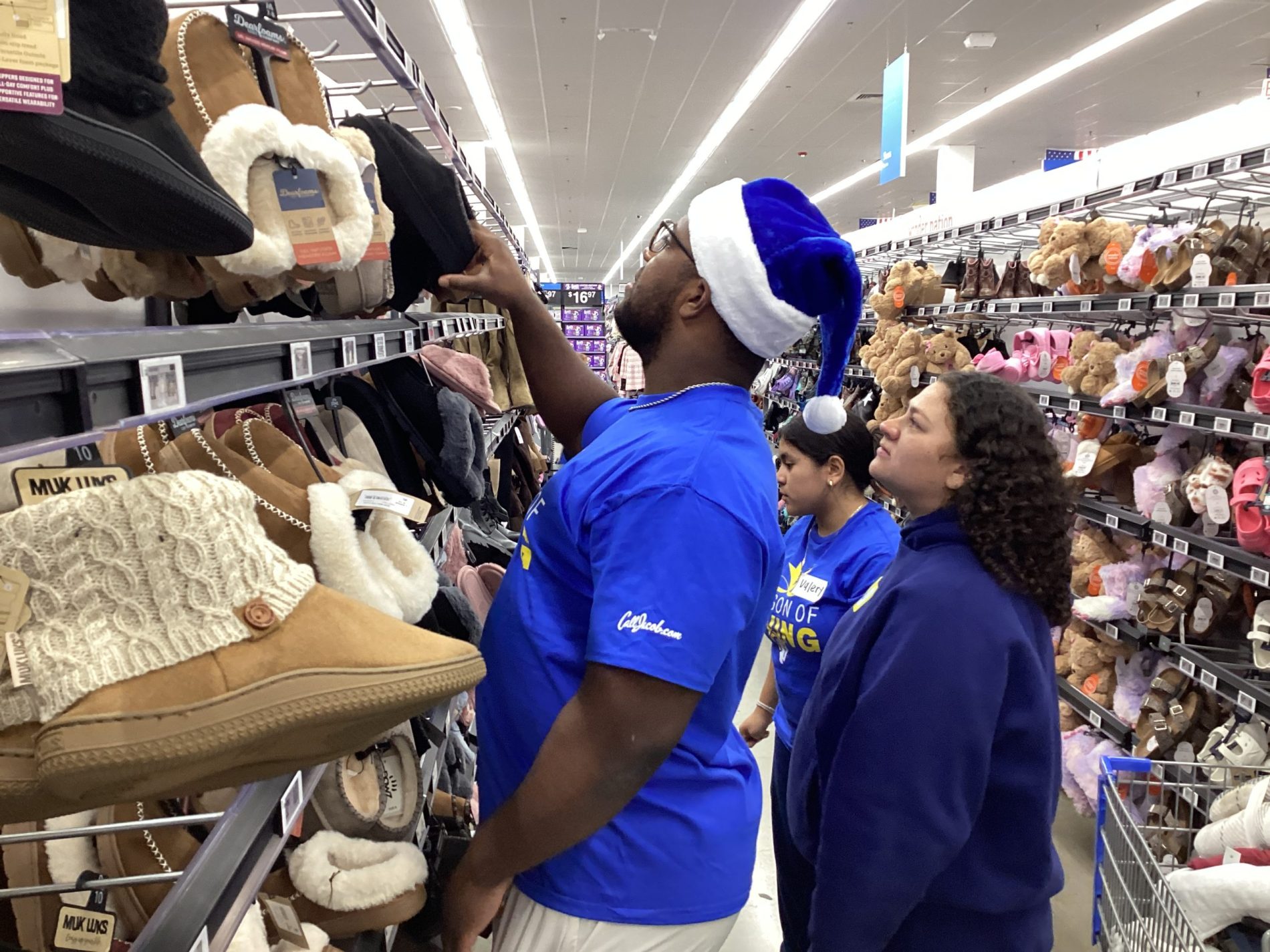 LA Rams, Salvation Army Team Up for Holiday Shopping Spree in West Hills