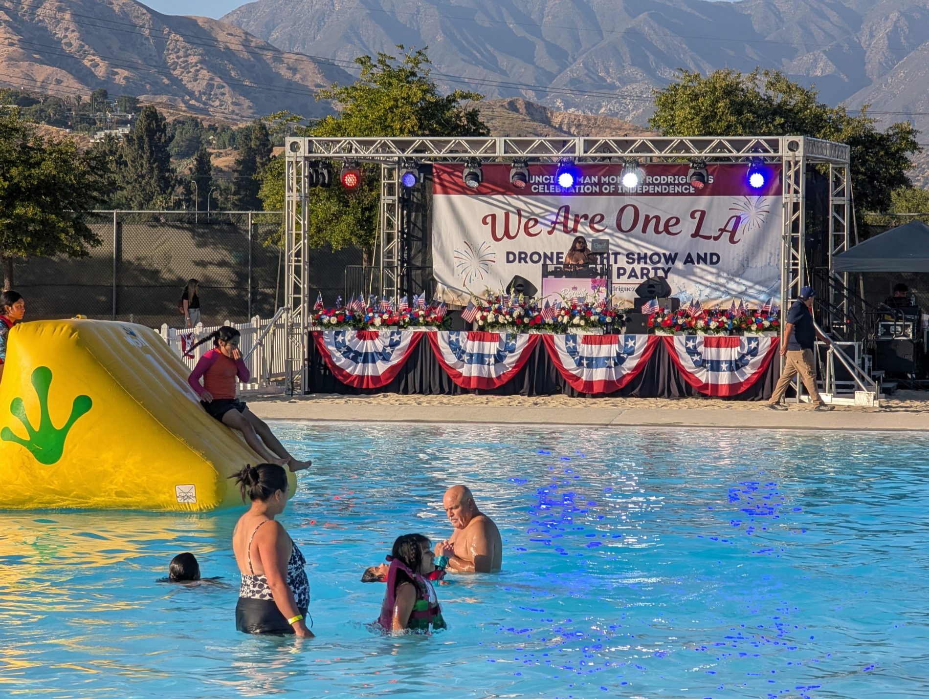 Drone Light Show While Seemingly Brief Delights the Crowd at Hansen Dam Aquatic Center - The San Fernando Valley Sun